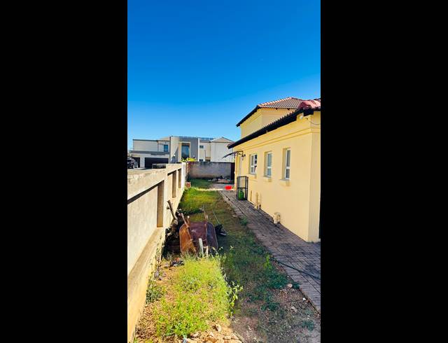 3 BEDROOM FREEHOLD FOR SALE IN THERESAPARK
